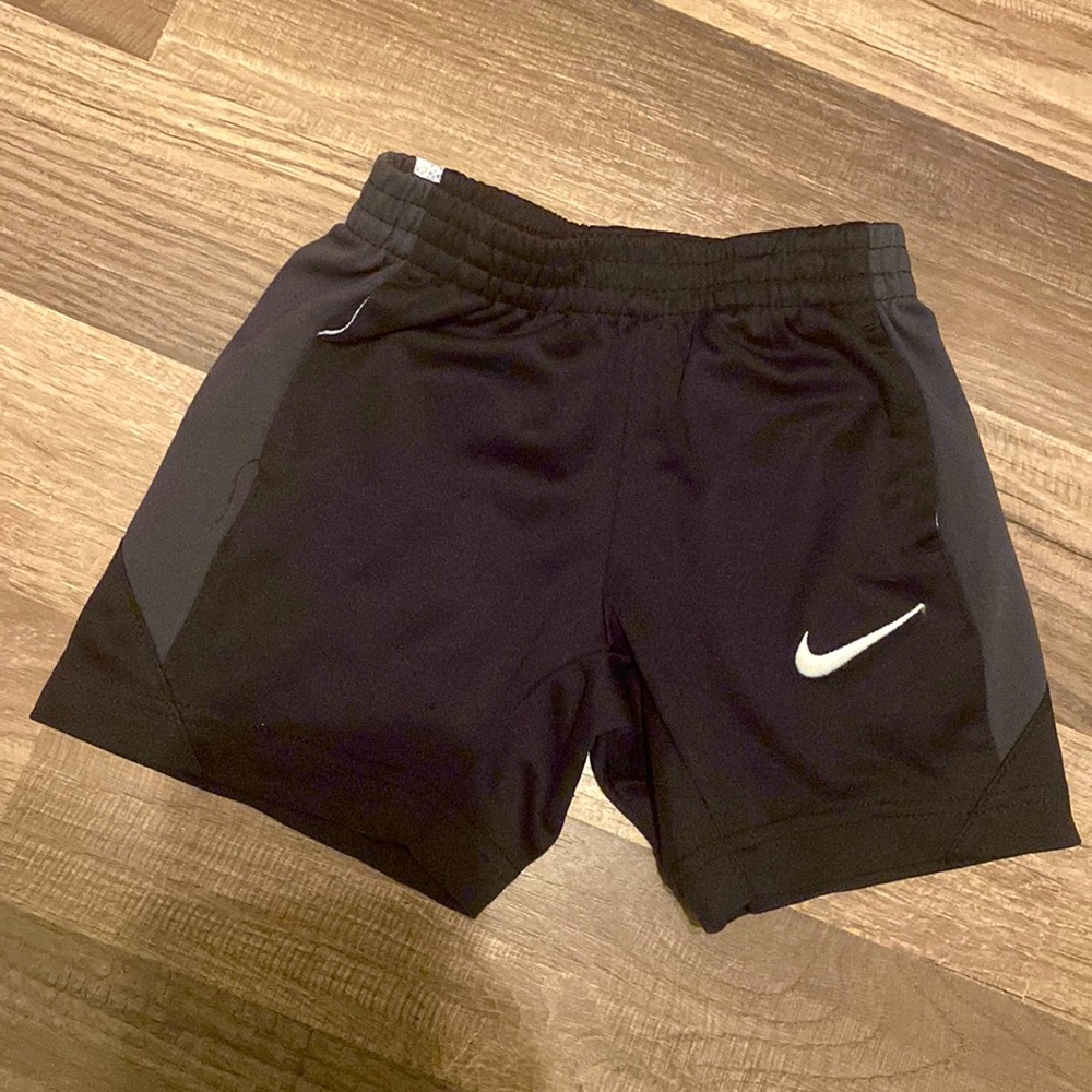 Boys Nike 3t dri fit shorts
